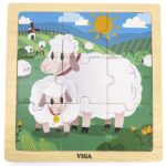 Puzzle din lemn «Oițe» 9 elem. Puzzle-ul clasic din lemn de la Viga Toys conține 9 piese care formează o imagine viu colorată într-o ramă de lemn. Această jucărie este o alegere perfectă pentru copiii de la 18 luni.Puzzle-ul ajută copilul să: 	Dezvolte motricitatea mâinilor și coordonarea ochilor și mâinilor; 	Îmbunătățească gândirea logică și răbdarea; 	Se familiarizeze cu lumea animalelor și viața la fermă.Fabricat din lemn natural, acoperit cu vopsele sigure. Piesele sunt netede și potrivite pentru mâinile mici ale copiilor.