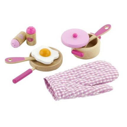 Set «Micul bucătar «(culoare roz) E ora cinei! Gatiti un ou cu acest set de tigai de lux, creat de Viga. Setul include o cratiță cu capac, o tigaie cu uă, spatula, lingura, sare și piper și o mănușă de cuptor. Se potrivește perfect cu bucătăriile Viga, dar este minunată si ca o jucărie de bucătărie de sine statatoare. Fabricat din lemn de înaltă calitate, pictat manual cu un finisaj superior. Perfect pentru jocurile de rol, include un ou prajit de jucarie. Jucarie educativa din lemn, Montessori. Dimensiuni: 24 x 22 x 7 cm Vârsta recomandată: 3 ani + *Atentie! Toate jucariile marca VIGA sunt fabricate din lemn de calitate cu vopsele si cerneluri non-toxice, supuse testelor de siguranta respectand standardele pentru jucarii ale Uniunii Europene EN71 si ASTM. Nu lasati ambalajul produsului la indemana copiilor. Indepartati orice ambalaj al produsului inainte de a da jucaria copilului. Va recomandam sa supravegheati copilul in timp ce se foloseste produsul. Pastrati instructiunile si etichetele pentru referinte viitoate. Feriti produsul de foc, temperaturi ridicate si umiditate.