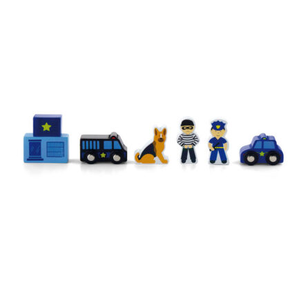 Set pentru calea ferată «Sector de poliție» Набор для железной дороги Viga Toys Полицейский участок – это тематический комплект деревянных игрушек для дополнения железных дорог Viga Toys. Состоит из 6 предметов: фигурок полицейского, преступника, собаки, здания полицейского участка, двух машин – патрульной и для перевозки преступников. Комплект оценят мальчики от 3 лет дошкольного возраста.Цель игрового набора – разнообразить детские ролевые игры с железной дорогой. С таким комплектом аксессуаров для охраны порядка малыши с легкостью представят, как они героически ловят преступников, выезжают на ответственные задания, спасают людей. Примеряя на себя различные социальные роли, дети становятся более смелыми, ответственными, эмоционально развитыми, легче находят общий язык со сверстниками. Такие игрушки дают импульс воображению ребенка, подсказывают новые железнодорожные истории.Развивающий набор рекомендован для игры дома, в группе детского сада, в центре развития.В цветовой гамме набора преобладают оттенки синего. Игрушечные машинки из этого комплекта могут ездить по деревянным рельсам железных дорог Viga Toys.Набор для железной дороги от Viga Toys Полицейский участок выполнен из гладко отшлифованной древесины и покрыт безвредными для здоровья красками.Игровой набор изготовлен в соответствии со стандартами качества и безопасности детских игрушек EN71 и ASTM. Батарейки не требуются.