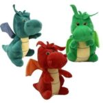Jucărie de pluș Dragon, 19 cm Jucăria de pluș Dragon cu siguranță va fi pe placul copilașilor. Este un cadou minunat și o completare perfectă pentru camera copilului! Drăguțul dragonel este plăcut de îmbrățișat, deoarece este atât de moale și confortabil. Datorită dimensiunilor sale mici, este ușor să iei jucăria cu tine la plimbare, în vizită și în excursii.Jocul cu plușurile stimulează sentimentul de grijă și dezvoltă:- imaginația și fantezia- percepția tactilă- abilități sociale și de comunicare