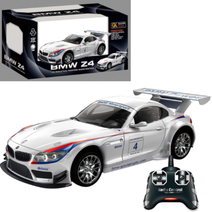BMW Z4 1:24 на пульте управления Радиоуправляемый BMW Z4 - это потрясающий автомобиль, отличающийся высокими показателями проходимости трассы, проложенной на пересеченной местности. Машинка на радиоуправлении станет отличным подарком для юного любителя гонок.В комплекте: 	машинка 	пульт управленияМашинки на радиоуправлении являются одними из первых игрушек, которые показывают ребенку, что некоторые вещи зависят только от него. Это становится своеобразной подготовкой к принятию решений в жизни и развивает такие качества: 	мелкая моторика; 	логика; 	быстрое принятие решений; 	умение брать на себя ответственность; 	концентрация и внимательность.Реальная игрушка, которую можно подержать в руках, отлично заменяет компьютерные игры и виртуальную реальность. Дети открыты всему новому, поэтому прогулка на свежем воздухе с любимой игрушкой пойдет только на пользу.