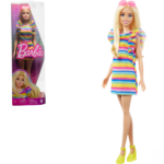 Păpușa Barbie «Fashionista cu bracket dentar și rochiță în culorile curcubeului» Păpușile Barbie Fashionistas sunt cunoscute pentru diversitatea lor: aspectul lor unic și aspectul la modă te inspiră să creezi povești de jocuri din lumea reală și să visezi fără limite. Toate păpușile diferă în fizic, culoarea ochilor, păr, piele, precum și ținute elegante. Păpușile sunt concepute pentru a reflecta lumea în care trăiesc copiii astăzi. Copiii le pot colecta pentru scenarii de joacă nesfârșite, recreându-și propriul stil și descoperind lumea lui Barbie!Faceți cunoștință cu prima păpușă Barbie Fashionistas cu bracket dentar! Cu un zambet frumos, ochelari de soare roz si pantofi cu platforma galbena, look-ul ei are multe detalii care ii fac personalitatea sa iasa in evidenta. Are părul blond și poartă o rochie  în culorile curcubeului, cu volanela mîneci!Păpușile Barbie nu pot rezista fără sprijin. Pantofii plați,  potriviti pentru papuși cu glezne articulate sau picioare plate.Culorile și aspectul pot varia.