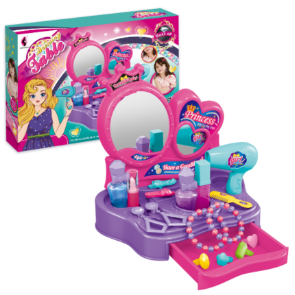 Set de joc «Oglindă de masă cu accesorii» Set de joc pentru fete "Oglindă de masă cu accesorii"Caracteristici:- există tot ce este necesar pentru ca fiecare fată să se simtă adultă;- un numar mare de accesorii nu o va lasa pe mica fashionista sa se plictiseasca."Oglindă de masă cu accesorii" este un set care conține tot ce este necesar pentru ca fiecare fată să se simtă adultă. Un set colorat cu oglindă cu diverse accesorii.