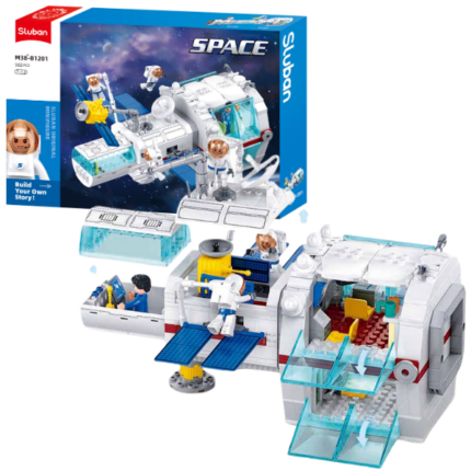 Set de construcție ”Modul de bază spațială”, 502 elem. Set de construcție ”Modul de bază spațială”, 502 elem. - va fi un cadou minunat pentru tinerii iubitori de explorare spațială. Această frumoasă construcție nu va lăsa pe nimeni indiferent și poate nu numai să decoreze camera, ci și să devină o locație de joc excelentă. În procesul de asamblare, copilul nu va colecta doar mașina de zbor în sine, ci și unele elemente suplimentare pentru un joc distractiv. Cu ajutorul acestui constructor puteți juca o mulțime de scene de zboruri în spațiu cu etape detaliate ale etapelor de lansare.Setul include: 	Piese ale constructorului 	Instrucțiuni 	4 figurine de cosmonauțiCaracteristici: 	Design memorabil: Constructorul vine cu un design luminos și atrăgător pe care copiii îl vor adora. 	502 de piese: Setul include 502 de piese, permițându-vă să construiți un model detaliat al modulului de bază spațială. 	Dezvoltarea abilităților: Jocul cu setul de construcție dezvoltă abilitățile motorii fine, gândirea și imaginația copiilor, stimulându-le creativitatea și gândirea logică. 	4 figurine: Setul include 4 figurine care adaugă realism scenelor de joacă. 	Piese mobile: Setul include piese mobile pentru a face jocul și mai distractiv și mai realist.Oferiți-i copilului dvs. posibilitatea de a pleca într-o călătorie spațială fascinantă cu Sluban „Modul de bază spațială”!