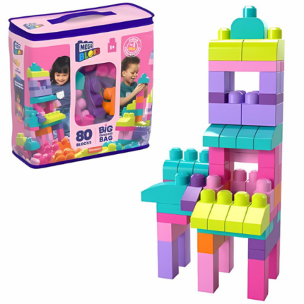 Конструктор «Mega Bloks», 80 элем. Конструктор "Mega Bloks", 80 элем.Зажгите воображение вашего маленького строителя с помощью большого строительного мешка, наполненного яркими и красочными блоками! Эти блоки идеально подходят для маленьких рук и большого воображения. Их легко захватывать и складывать, что способствует развитию мелкой моторики, творческих способностей и воображения. Когда время игры закончится, храните блоки в многоразовой сумке, чтобы легко их убрать. Большой строительный мешок сочетается со всеми строительными наборами MEGA BLOKS®, что позволяет продлить время игры на несколько часов.Особенности: 	80 больших блоков: Набор включает 60 больших строительных блоков, рассчитанных на длительное использование. 	Многоразовая сумка: В комплект входит многоразовая сумка для удобного хранения и уборки. 	Совместимость: Блоки совместимы со всеми строительными игрушками MEGA BLOKS®, обеспечивая бесконечные возможности для обучения и игры. 	Развитие навыков: Идеально подходит для детей от 1 года. Эти блоки помогают развивать воображение и мелкую моторику рук.Одобренный компанией Fisher-Price, этот строительный набор станет отличным подарком для вашего маленького строителя, обеспечивая часы увлекательной и образовательной игры!
