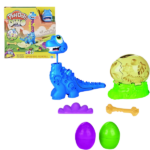 Set de joacă «Brontozaur» Clădește puiul de brontosaur din oul său: Vezi capul mic de dinozaur care iese? Apasă pe coada sa pentru a-l ajuta să iasă din oul de dinozaur, apoi scoate figurina de brontosaur din ou pentru a continua să te joci!Privește cum crește gâtul său: Apăsând pe coadă, gâtul brontosaurului se alungește pe măsură ce umpli setul de joc cu Play-Doh.Decorează-ți prietenul dinozaur: Folosește matrițele de pe figurina de dinozaur și ou pentru a crea frunze, flori și chiar o papion pentru gâtul brontosaurului. Cele două unelte te vor ajuta să adaugi vârfuri și oase!Include 2 ouă Play-Doh în 3 culori: Două ouă Play-Doh, fiecare umplut cu 2,5 uncii de substanță de modelaj non-toxic, în trei culori diferite: verde, violet și galben. Conține grâu.Jucărie fascinantă pentru copiii de 3 ani și peste: Căutați jucării cu dinozauri pentru copiii de 3 ani și peste? Acest set de arte și meșteșuguri cu dinozauri este o activitate distractivă sau un cadou perfect pentru zile de naștere, sărbători și alte ocazii.
