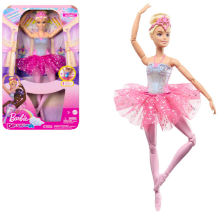 Păpușa Barbie „Balet cu Lumințe” Totul devine mai magic în balet! Prindeți cum păpușile balerine Barbie® strălucesc și scintilează în timp ce dansează cu detalii luminoase care se aprind. Barbie® are părul blond aranjat într-un coc clasic și completat cu o bandă elegantă!Apăsați un buton pe talia balerinei și observați cum corsetul ei se aprinde! Păpușa oferă cinci spectacole de lumini cu variații de culoare diferite. Barbie® se învârte cu stil într-un tutu roz strălucitor și balerine sculptate. Ea este articulată, astfel încât copiii pot explora povestiri de dans și o pot pune în diferite poziții!În lumea fantastică a Barbie®, totul este posibil! Copiii de 3 ani și mai mari pot colecta alte păpuși și seturi de joacă pentru a stimula imaginația și a explora jocurile de rol.