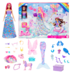 Calendarul Advent Barbie „Sărbători Magice” Intră în spiritul sărbătorilor cu calendarul advent Barbie®! Acest calendar oferă distracție fantastică cu păpușa Barbie® și 24 de surprize de descoperit în fiecare zi!Ziua întâi dezvăluie păpușa Barbie® cu părul lung roz și un aspect versatil. Copiii pot transforma păpușa Barbie® într-o sirenă, regină sau zână folosind piese precum coada de sirenă, o fustă lungă sau aripile clip-on.În set se găsesc și prieteni fantastici: o figurină miniatură de unicorn, un cățeluș adorabil și 2 animale de companie fantastice, plus un pat pentru animale de companie! Accesoriile suplimentare pentru stilizare și povestire includ 2 perechi de pantofi, o perie, bentițe și multe altele — iar o mare cutie de cadou se deschide și se închide pentru a păstra piesele și a crea mai multe surprize!Un brățară pentru copii cu două charm-uri adaugă distracție în timpul desfacerii articolelor! Calendarul Advent Barbie® își duce imaginația de la pământ la mare și la cer, fiind un cadou fermecător pentru sărbători, în special pentru cei care iubesc fantezia!