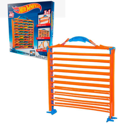 Портативный гараж-кейс для хранения 44 машинок Hot Wheels Портативный гараж-кейс Hot Wheels — это идеальное решение для хранения и игры с машинками Hot Wheels. Этот универсальный аксессуар сочетает в себе удобство хранения и возможность превращения в захватывающую игровую трассу.Основные характеристики: 	Удобная ручка для транспортировки: Гараж оснащен практичной ручкой, что делает его легко переносимым и удобным для использования в любом месте. 	Вместимость до 44 машинок: Внутри гаража можно разместить до 44 машинок Hot Wheels (машинки не включены в комплект), что позволяет держать коллекцию в одном месте и избегать потерь. 	11 уровней и трансформируемая трасса: Гараж включает 11 уровней, которые могут быть использованы для хранения машинок или преобразованы в игровую трассу. Стены и углы гаража могут трансформироваться в трассу с различными элементами, такими как петли и рампы. Длина всей трассы составляет 210 см. 	Развлекательные возможности: С помощью этого гаража ребенок может не только организовать свои машинки, но и создать захватывающие гонки и трюки, развивая воображение и креативность.Этот портативный гараж-писта Hot Wheels станет отличным дополнением для любой коллекции машинок и подарит вашему ребенку множество часов увлекательной игры!