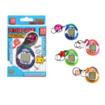 Breloc pentru chei Tamagotchi, rotund (as.). Culori vibrante: Tamagotchi sunt disponibile în patru culori atrăgătoare, făcându-le stilate și vesele. 	Cu baterii incluse: Fiecare Tamagotchi funcționează cu baterii, astfel că sunt gata de joacă imediat ce sunt desfăcute. 	Construcție din plastic durabil: Fabricate din plastic de înaltă calitate, aceste brelocuri sunt concepute să reziste la utilizarea zilnică. 	Dimensiune compactă: Formatul mini le face ideale pentru a fi purtate în buzunar sau la chei. 	Ambalaj în limba engleză: Fiecare set vine într-un ambalaj atractiv în limba engleză, ceea ce îl face o alegere excelentă pentru cadouri de sărbători sau pur și simplu pentru a aduce bucurie.