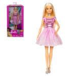 Păpușa Barbie «La Mulți Ani!» Păpușa Barbie este pregătită să sărbătorească ziua de naștere a unui prieten special. Ea poartă o ținută încântătoare, cu o rochie roz strălucitoare asortată cu pantofi argintii și un colier, iar cadoul argintiu cu fundiță roz se potrivește perfect. Spune La Mulți Ani! cu păpușa Barbie, cadoul ideal pentru o aniversare!Beneficii pentru copii: Jocul cu păpușa Barbie în tematica zilei de naștere stimulează imaginația și creativitatea copiilor și ajută la dezvoltarea abilităților sociale, cum ar fi felicitarea și exprimarea emoțiilor. Jocurile de rol cu păpușile îi ajută pe copii să înțeleagă mai bine importanța sărbătorilor și să dezvolte abilități de comunicare.