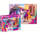 Puzzle «Plimbare în oraș», seria My Little Pony, 60 elem. Bine ați venit în lumea puzzle-urilor!Vă prezentăm în atenția dumneavoastră un puzzle interesant "O plimbare prin oraș" din seria "My Little Pony". În acest puzzle de 60 de piese îi veți întâlni pe cei mai buni prieteni Izzy și Sunny, care pleacă într-o aventură magică - pentru a aduce magia în orașul lor natal. Câte lucruri interesante li se vor întâmpla pe drumul spre visul lor! Cu siguranță vor avea nevoie de ajutorul copiilor care adoră desenele animate "My Little Pony: The New Generation".Sunt viu colorate, realizate din carton dens și ușor de jucat. Puzzle-urile nu sunt doar o distracție distractivă, ci și o ocazie excelentă pentru copii de a învăța cuvinte noi, de a-și dezvolta imaginația și de a învăța despre aventurile uimitoare ale poneilor. Oferiți-i micuțului dvs. momente luminoase și interesante cu puzzle-urile noastre!Puzzle-urile de 60 de piese sunt concepute pentru copii cu vârsta începând cu 5 ani. Sunt luminoase, realizate din carton rezistent și ușor de jucat. Colecționarea puzzle-urilor nu este doar o distracție, ci și un exercițiu util pentru dezvoltarea motricității fine, a gândirii logice și a atenției la copii. Oferiți-i micuțului dvs. o călătorie fascinantă cu puzzle-urile noastre!Translated with DeepL.com (free version)