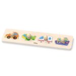 Puzzle din lemn cu buton „Autoturisme» Puzzle din lemn Viga Toys „Transport” este destinat copiilor de la 12 luni. Setul include 4 piese cu mânere din lemn, reprezentând diferite mijloace de transport: mașină, avion, tren și navă. Copilul trebuie să așeze corect piesele pe suport, potrivind forma.Jucăria contribuie la dezvoltarea motricității fine, coordonării ochilor și mâinilor, gândirii logice și ajută la familiarizarea cu mijloacele de transport. Ilustrațiile viu colorate captează atenția celor mici și transformă învățarea într-un joc captivant.Puzzle-ul este realizat din lemn natural, vopsit cu culori sigure pentru copii și are o suprafață netedă, fiind sigur și durabil.Beneficii: 	Dezvoltarea motricității și coordonării. 	Introducerea mijloacelor de transport. 	Dezvoltarea gândirii logice. 	Materiale ecologice și sigure.