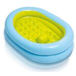 INTEX Надувная ваночка для малышей 0-12 мес. с насосом, 86x64x23cm Детский бассейн "Baby Bath Tube Set" Intex 48421 – это комфорт и безопасность во время купания от рождения! Эту необычную ванночку можно начинать эксплуатировать, как только ребенок научился сидеть. Можно использовать как бассейн, а можно брать с собой в путешествия в качестве портативной ванны. Она мягкая и удобная. На дне предусмотрен сливной клапан. Поставляется в комплекте с ручным насосом. В сложенном виде занимает мало места.
