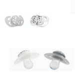 Set de 2 Suzete din Silicon în formă Ortodontică, gri și albă, 0-6 luni Descriere produs: Oferiți copilului dumneavoastră confort și siguranță cu setul de suzete din silicon de la Twistshake. Aceste suzete sunt fabricate din silicon moale de înaltă calitate, ceea ce asigură un confort maxim pentru copilul dumneavoastră. Datorită orificiilor mari de ventilație și formei perfecte, suzetele sunt prietenoase cu pielea delicată a bebelușului.Formă ortodontică. Suzetele au o formă ortodontică care sprijină dezvoltarea sănătoasă a dinților și maxilarului copilului dumneavoastră.Fără BPA. Produsul este complet sigur atât pentru copilul dumneavoastră, cât și pentru dumneavoastră.Beneficii pentru copil: Suzetele ortodontice contribuie la formarea corectă a dinților și maxilarului, prevenind problemele dentare în viitor. Siliconul moale și forma confortabilă fac suzeta plăcută pentru supt, ceea ce poate ajuta la calmarea și satisfacerea nevoilor copilului dumneavoastră. Orificiile de ventilație ajută la prevenirea formării unui vacuum și asigură o respirație ușoară, prevenind iritațiile pielii.