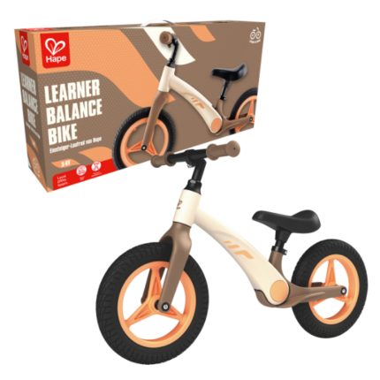 Детский беговел «Learner Balance Bike», бежевый Начните свое первое «взрослое» приключение с этим замечательным беговелом! Оснащён амортизирующим резиновым сиденьем, а также регулируемым рулем и сиденьем, которые можно настроить в зависимости от роста вашего ребёнка.Особенности: 	Обучение езде: Идеальный беговел для детей, помогающий научиться держать равновесие. 	Растет вместе с ребёнком: Регулируемый руль (от 510 мм до 560 мм) и сиденье (от 340 мм до 420 мм) позволяют использовать беговел длительное время. 	Амортизирующее сиденье: Резиновое сиденье поглощает удары и неровности во время езды, обеспечивая комфорт. 	Безопасное управление: Ограничитель руля облегчает управление для младших детей. 	Шины без проколов: Прочные полиуретановые шины, устойчивые к проколам и не царапающие полы. 	Развитие навыков: Способствует развитию равновесия, координации и чувства направления. 	Социальные навыки: Отличный способ стимулировать общение и социальные навыки в компании друзей. 	Здоровый образ жизни: Помогает укреплять мышцы и способствует активному и здоровому образу жизни.Рекомендации по использованию:Настройте высоту руля и сиденья, затем помогите ребёнку сесть на беговел. Позвольте ему найти равновесие, и вперёд — к новым приключениям! Не забывайте о правилах безопасности.Предупреждение:Опасность удушения — мелкие детали и шарики. Не подходит для детей младше 3 лет. Требуется сборка взрослыми. Удалите упаковочные материалы перед использованием. Сохраняйте всю информацию для дальнейшего использования.