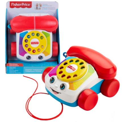 Fisher-Price Telefonul Vesel FISHER PRICE TELEFON PLIMBARET CU SUNETECaracteristici:-Acest nou telefon de jucarie asigura multiple moduri de distractie de tip stai si joaca-te sau sus si trage!-Ring – ring!-Spune si tu Buna ziua noului telefon plimbaret de la Fisher Price!-Aceasta jucarie clasica are acum un nou design modern dar este la fel de distractiva si arata la fel de bine ca intotdeauna – cu fata sa adorabila, cadranul de apelare ce se invarte voios, sunetele de apelare si ochii care se misca in sus si in jos in timp ce piticul tau il trage dupa el.-Cablul atasat la receptor ne asigura ca nu se pierde!-Telefonul de jucarie pentru cei mici incurajeaza jocul pe roluri timpuriu iar bebelusul poate sa profite si de multe beneficii de dezvoltare.-Cadranul de apelare ii face cunostinta cu numerele si numaratoarea de la 1 la 9 si ajuta la dezvoltarea functiilor motorii fine.-Abilitatile motorii sunt puse la treaba de activitatea amuzanta de a trage telefonul dupa sine,iar culorile si sunetele stimuleaza simturile bebelusului.-Dimensiuni: 19,5 x 10,7 x 16 cm.-Greutate:0,490 kg.-Varsta recomandata: 12 luni +.