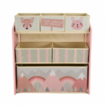 Dulap de depozitare pentru jucării Pink Forest de la U-grow Dulapul de depozitare Pink Forest combină un design modern cu funcționalitatea practică, încurajând micuții să devină ordonați. Fabricat din lemn rezistent, acest dulap este durabil și pregătit pentru utilizare îndelungată.Dulapul conține 6 sertare de depozitare: 3 mici, 2 medii și 1 mare. Se asamblează rapid și ușor, fiind însoțit de instrucțiuni clare pentru montaj. Dimensiunile dulapului sunt: 63x30x60 cm.