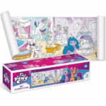 Poster de colorat pentru copii «Prietene stilate», seria My Little Pony, 70 cm Posterul de colorat pentru copii "Prietene stilate" din seria My Little Pony este o activitate educativă unică, care aduce bucurie și inspirație. Această carte de colorat lungă măsoară 70 × 16 cm și este concepută pentru a-i ajuta pe copii să-și dezvolte imaginația și creativitatea.Imaginile prezintă poneii preferați din My Little Pony jucându-se în camera lor, făcând curățenie și creând o atmosferă unică.Lăsați-i pe copiii dvs. să se cufunde într-o lume a prieteniei de basm și a aventurilor distractive, colorând acest desen împreună cu personajele lor preferate.