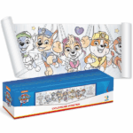 Poster de colorat pentru copii «Echipa», seria Patrula Cățelușilor, 70 cm Invită-i pe toți micii salvatori să se alăture Patrulei Cățelușilor în această carte de colorat pentru copii captivantă! Această carte de colorat de mari dimensiuni prezintă personajele lor preferate din serialul de animație - Patrula Cățelușilor! Într-o cutie la îndemână, copiii îi vor găsi pe cățelușii Tough Guy, Marshall, Everest, Racer și Skye la începutul călătoriei lor. Fiecare dintre ei este pregătit pentru noi provocări și aventuri!Cartea de colorat le va permite copiilor să își exprime creativitatea și imaginația adăugând culori strălucitoare în lumea desenată a personajelor lor preferate. Această carte de colorat este o modalitate excelentă de a dezvolta imaginația, abilitățile motorii și creativitatea copiilor. Ar fi, de asemenea, un cadou minunat pentru orice copil care iubește Patrula Cățelușilor!