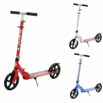 Trotinetă pliabilă cu 2 roți, înălțime reglabilă și greutate maximă de 100 kg, 3 culori Această trotinetă pliabilă oferă siguranță, confort și durabilitate, fiind potrivită atât pentru copii, cât și pentru adulți. Cu un cadru robust, suspensie frontală și frână de mână, trotineta asigură o deplasare lină și control complet. 	Construcție durabilă: Trotineta este fabricată din aluminiu de înaltă calitate, asigurând durabilitate și rezistență. Este ideală pentru copii și adolescenți, pasionați de freestyle și trucuri la 360 de grade. 	Ghidon reglabil: Înălțimea ghidonului poate fi ajustată pentru a se potrivi grupelor de vârstă între 4 și 14 ani, dar și adulților care doresc să experimenteze freestyle-ul. 	Siguranță garantată: Frâna de picior pe roata din spate oferă control și siguranță sporită, asigurând opriri precise și protecție maximă în timpul manevrelor. 	Varietate de culori: Disponibilă în 3 culori vibrante – albastru, roșu și alb, astfel încât fiecare utilizator să își poată exprima stilul personal. 	Ambalaj convenabil: Trotineta este ambalată în cutii de carton de câte 6 unități, fiind ușor de depozitat și transportat. O alegere excelentă pentru părinții care doresc să achiziționeze trotinete de calitate pentru copiii și adolescenții lor.
