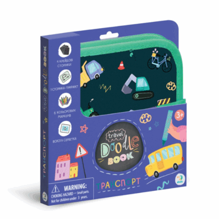 Set de desen pentru călătorii «Transport» Setul conține tot ce are nevoie un copil pentru momente creative: 	4 pagini tip tablă (pentru cretă) 	1 pagină cu șablon 	1 pagină transparentă 	1 șervețel umed 	6 markere colorate 	Mapă de depozitare (20,5 × 1,6 × 19,5 cm)Dimensiunea cutiei: 22 × 2 × 21 cmVârsta recomandată: 3+ aniPerfect pentru a fi luat în călătorii, cu pagini reutilizabile și o mapă practică pentru păstrare!