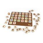 Set educativ „Alfabet” Jocul de litere din lemn de la Viga Toys este o jucărie educativă și de dezvoltare, perfectă pentru copiii care învață alfabetul. Setul conține plăcuțe de lemn cu literele alfabetului englezesc, precum și o tablă de joc. Folosind acest set, copiii vor putea: 	Învăța literele și memora aspectul și sunetul lor. 	Exersa memoria prin jocuri cu litere. 	Dezvolta motricitatea fină, așezând literele în spațiile dedicate de pe tablă.Literele viu colorate și plăcute la atingere ajută copilul să învețe mai rapid alfabetul, transformând procesul de învățare într-o activitate distractivă și captivantă. Setul este potrivit atât pentru jocurile individuale, cât și pentru activitățile alături de părinți sau educatori.Toate piesele setului sunt realizate din lemn natural și acoperite cu vopsele sigure. Jucăria respectă standardele de calitate EN71 și ASTM. Este o alegere excelentă pentru activități acasă, grădinițe și centre educaționale.