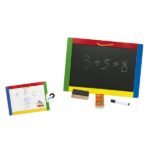 Tabla magnet Tabla magnetică dublă cu accesorii este destinată copiilor de la 3 ani. O parte este o tablă albă magnetică pentru desen cu markerul și atașarea magneților, iar cealaltă parte este o suprafață neagră pentru desen cu creta. Setul include cretă, marker, burete și magneți.Avantaje: 	Dezvoltarea creativității: Ajută copiii să își dezvolte abilitățile creative prin desen și scris. 	Educație: Potrivită pentru învățarea literelor, cifrelor, rezolvarea exercițiilor simple și dezvoltarea scrisului. 	Versatilitate: Datorită designului dublu, copilul poate utiliza metode variate de desen. 	Ecologic: Fabricat din materiale sigure, respectând standardele de calitate.