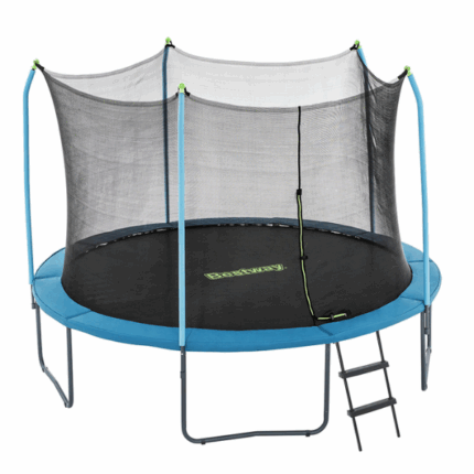 Bestway Батут пружинный с защитой Xtreme Air, 366 x 278 см, до 100кг Подарите своему ребенку часы смеха и радости во дворе с долговечным и надежным батутом Bestway® Xtreme Air™  Этот просторный батут идеально подходит для детей от 6 лет, обеспечивая безопасные прыжки благодаря цельной сетчатой стенке без зазоров, удобному входу на молнии с пряжками и прочным стойкам с мягкими поролоновыми накладками.Простая и быстрая установкаБатут Xtreme Air поставляется с полным комплектом для сборки, включая запатентованный инструмент QuickSpring™, который значительно упрощает процесс натяжения пружин. Опоры оснащены болтовыми соединениями и подпружиненными штифтами, что ускоряет монтаж.Прочность и устойчивость к погодным условиямКаркас изготовлен из оцинкованной стали с порошковым покрытием, защищающим от коррозии и ржавчины. Батут оснащен стойкой к атмосферным воздействиям сеткой, прочной пружинной подкладкой и износостойким ковриком для прыжков, что обеспечивает долгий срок службы.Основные характеристики 	Устойчивые к УФ-излучению материалы продлевают срок эксплуатации. 	Цельная сетка без зазоров с L-образным входом на молнии и пряжками. 	Инструмент QuickSpring™ для удобной и быстрой установки. 	Установка занимает в два раза меньше времени (по сравнению с аналогичными изделиями). 	Прочные поролоновые накладки на ножках для дополнительной амортизации и безопасности. 	Лестница высотой 81 см для удобного доступа. 	70 оцинкованных пружин обеспечивают отличную упругость и поддержку.Комплектация1 батут, 1 инструмент для натяжения пружин, 5 анкеров, 10 накладок на ножки, 1 лестница.