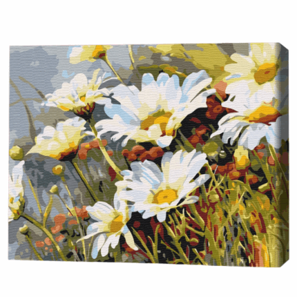 Pictură pe numere 40*50 cm (în cutie) — Căpșuni sălbatice printre mușețel Setul include: 	pânză de bumbac cu o diagramă numerotată a imaginii, pe o ramă de lemn 	 3 perii de diferite grosimi 	 vopsele acrilice numerotate 	 monturi pentru fixare pe perete
