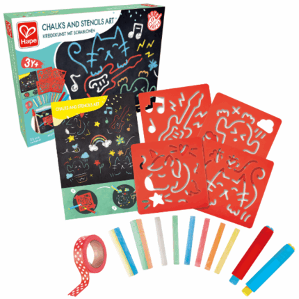 Set pentru desen și creativitate «Desenare cu creta» Set pentru desen și creativitate "Desenare cu creta" - Posibilitățile creative sunt nelimitate atunci când copiii explorează lumea picturii, iar setul de desen de la Hape oferă una dintre ele.Caracteristici: 	Vârstă: Potrivit pentru copiii cu vârsta de 3 ani și peste. 	Dezvoltarea creativității: Lăsați copiii să își dezlănțuie latura creativă și să se simtă ca niște artiști adevărați. Acest set de pictură stimulează și dezvoltă micii artiști, prezentându-le elementele de bază ale artei și ale teoriei culorilor, precum și îmbunătățindu-le abilitățile motorii. 	Varietate de materiale: Include 12 creioane subțiri, 2 suporturi pentru cretă, 2 creioane groase față-verso, o rolă de bandă adezivă, 4 șabloane și un poster cu sfaturi și sugestii pentru copii. Ideal pentru șevaletul Hape. 	Autoexprimare și dezvoltare senzorială: setul de pictură ajută la inspirarea gândirii creative și a imaginației prin introducerea copiilor la culori și modele. Controlul rolelor și bureților încurajează coordonarea mâinilor și a ochilor. 	Siguranță: Toate părțile setului sunt fabricate din culori non-toxice, ușor de spălat și materiale sigure pentru copii, care nu conțin BPA și ftalați. Construcția robustă asigură o jucărie durabilă care vă va încânta copilul pentru anii următori. 	Beneficiile dezvoltării timpurii: Setul promovează dezvoltarea copilăriei timpurii, jocul creativ și interacțiunea cu părinții și prietenii. Suporturile pentru cretă mențin mâinile curate și fac creta mai ușor de utilizatSetul este ideal pentru a-i învăța pe copii elementele de bază ale trasării și colorării, încurajându-i să își creeze propriile opere de artă. Treziți artistul interior al copilului dvs. cu setul pentru desen și creativitate „Desenare cu cretă” !