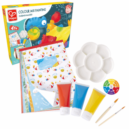 Set pentru desen «Amestec de culori» Set pentru desen "Amestec de culori" - permiteți-le copiilor dvs. să își dezlănțuie latura creativă și să se simtă ca niște artiști adevărați. Acest set de pictură oferă multe oportunități de a dezvolta și stimula micii artiști. Copiii pot amesteca culorile primare pentru a crea nuanțe noi și pot desena ilustrații frumoase ale lumii din jurul lor.Caracteristici: 	Vârstă: Potrivit pentru copii începând cu vârsta de 3 ani. 	Diversitatea materialelor: Setul include 3 tuburi de vopsea de 2 oz (roșu, galben, albastru), 2 pensule, paletă de amestecare a vopselelor, rotiță de culori, clip pentru dosar și carte de activități, perfect pentru șevaletul Hape. 	Dezvoltarea creativității: Setul inspiră gândirea creativă și îi ajută să înțeleagă cum amestecarea culorilor primare creează noi nuanțe. Copiii învață să distingă între culorile calde și cele reci, îmbunătățind coordonarea mâinilor și a ochilor. 	Materiale sigure: Toate părțile setului sunt realizate din culori non-toxice solubile în apă și materiale sigure pentru copii, care nu conțin BPA și ftalați. Construcția robustă asigură o utilizare de lungă durată. 	Beneficii pentru dezvoltarea timpurie: Setul promovează dezvoltarea timpurie a copilăriei, jocul creativ și interacțiunea cu părinții și prietenii. Toate elementele sunt ușor de ținut și utilizat și ușor de curățat.Treziți artistul interior al copilului dvs. cu set pentru desen "Amestec de culori"