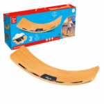 Placă de echilibru cu lumini Descoperiți magia controlului interactiv al luminii cu această placă inteligentă de echilibru, unde distracția și fitnessul se îmbină într-o experiență captivantă! Copiii se pot bucura de trei moduri interesante și își pot dezvolta echilibrul prin provocări distractive.Sfaturi de joacă: 	Modul de practică: Copiii își perfecționează abilitățile de echilibru făcând ca lumina albastră să atingă lumina albă timp de 2 secunde. Reacțiile rapide sunt cheia succesului! 	Modul provocare: Creșteți dificultatea. La primul nivel, mențineți lumina albastră și cea albă împreună timp de 2 secunde. Puteți trece toate cele trei niveluri? 	Modul "Bile de protecție": Respingeți luminile galbene care se apropie cu cele albastre. Nu permiteți ca galbenul să atingă roșul timp de un minut pentru a câștiga. Reflexele rapide sunt necesare!Caracteristici: 	Combinația perfectă între distracție și fitness: Această placă dezvoltă echilibrul copiilor, promovează dezvoltarea musculară și cerebrală și oferă experiențe interactive de joc. Potrivită atât pentru copii, cât și pentru adulți. 	Control interactiv al luminii: Controlează lumina prin balansare pe placă și finalizează provocările de echilibru. 	Trei jocuri provocatoare: Bucură-te de modurile Practică, Provocare și "Bile de protecție" cu niveluri de dificultate variate. 	Setare ușoară: Instalare simplă a bateriilor și controale prin butoane tactile pentru utilizare facilă. 	Design inteligent și caracteristici de siguranță: Unghi de siguranță de 35°, curbură moale de 10°, corp robust din lemn masiv și suprafață antiderapantă pentru siguranța copiilor.Avertisment:Această jucărie produce flash-uri care pot declanșa epilepsia la persoanele sensibile. Îndepărtați materialele de ambalaj înainte de utilizare. Păstrați informațiile pentru referințe viitoare.