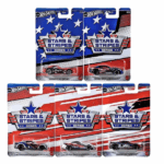 1:64 Hot Wheels Набор коллекционных машинок – Stars and Stripes, (асс.) Коллекционная серия Hot Wheels Stars & Stripes 2024 — это настоящая дань уважения американскому автоспорту и национальным символам. В набор входят 5 ярких моделей с эксклюзивным патриотическим дизайном в красно-бело-синих цветах и звёздно-полосатым оформлением.Модели в наборе: 	2008 Dodge Viper SRT10 ACR 	1965 Ford Galaxie 	2018 Ford Mustang GT 	2020 Ford Shelby GT500 	2020 CorvetteКаждая машинка выполнена в масштабе 1:64 и упакована в красочную тематическую блистерную упаковку с изображением флага США. Это идеальный подарок для коллекционеров и поклонников легендарных американских авто!