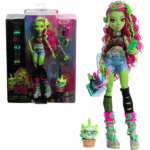 Set de joc Monster High «Venus McFlytrap», cu accesorii Monster High o prezintă pe Venus McFlytrap, un monstru-planta prietenos și pasionat de protecția mediului! Pe lângă o ținută deosebită, păpușa Venus McFlytrap vine cu animalul ei de companie adorabil și înfricoșător, Chewlian, și o mulțime de accesorii pentru joacă. Potrivită pentru copiii de peste 4 ani. Păpușa este complet articulată, dar nu poate sta în picioare singură.Caracteristici principale: 	Stil unic: Venus McFlytrap arată uimitor în ținuta sa fabuloasă, care include un tricou cu imprimeu "Nature", pantaloni scurți, dresuri diferite și cizme cu platformă înfășurate în liane. 	Accesorii pentru povești creative: Setul conține un rucsac, ochelari de soare, un caiet Bootany, spray hidratant pentru păr, iCoffin, sticlă de apă și un baton de gustare. 	Animal de companie adorabil: Venus este însoțită de prietenul ei Chewlian, un monstru-planta pisică extrem de drăguț și înfricoșător! 	Parte din colecția Monster High: Descoperă întreaga gamă de păpuși și seturi de joacă Monster High pentru mai multă distracție și aventuri înfricoșător de interesante!Ce conține setul: 	1 păpușă Venus McFlytrap 	1 animal de companie Chewlian 	AccesoriiSuportul pentru păpușă nu este inclus. Păpușa nu poate sta singură în picioare.