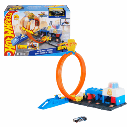 Setul de joacă Hot Wheels City «Secția de Poliție» Setul de joacă Hot Wheels City "Super Secția de Poliție" oferă 4 moduri diferite de curse și cascadorii, datorită traseului reglabil! Încărcați mașina de poliție (scară 1:64) cu ajutorul furtunului flexibil, apoi alegeți una dintre cele 4 piste pentru o cursă spectaculoasă.Setul permite parcarea a până la 4 mașini și conectarea cu alte trasee și seturi de joacă pentru o experiență extinsă.Include 1 mașină de poliție, alte vehicule și piste se vând separat.Caracteristici principale: 	4 moduri diferite de joc – mutați pista pentru a schimba traseul! 	Elemente de curse și cascadorii – buclă, întoarcere bruscă și rampă de lansare. 	Joc dinamic și interactiv – fiecare pistă oferă un efect unic asupra cursei. 	Compatibilitate – se poate conecta cu alte piste Hot Wheels (vândute separat). 	Conținutul setului: 1 mașină de poliție (scară 1:64).Perfect pentru aventuri pline de acțiune și povești creative!