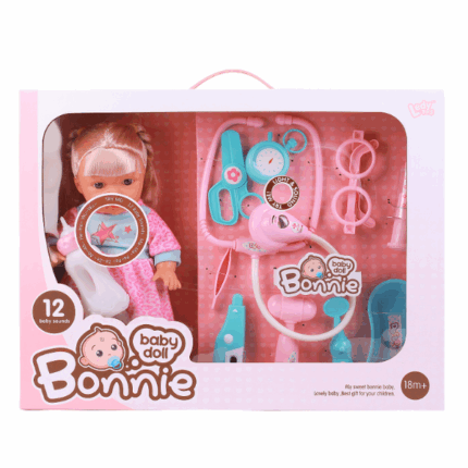 Păpușa Bonnie cu set medical , 30 cm Păpușa Baby Doll Bonnie cu set medical este alegerea perfectă pentru micii doctori! Include numeroase accesorii: stetoscop, termometru, ochelari, seringă, foarfecă și multe altele. Păpușa redă 12 sunete de bebeluș (plâns, râsete, gângurit etc.). Stimulează imaginația, empatia și jocul de rol. 	Dimensiune păpușă: 12 inch (aproximativ 30 cm) 	Vârstă recomandată: de la 18 luni 	Funcții: 12 sunete de bebeluș, efecte luminoase și sonore 	Setul conține: păpușă, trusă medicală (10+ accesorii)