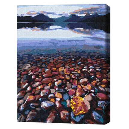 Pictură pe numere 40*50 сm (fără cutie) PREMIUM – Coasta stâncoasă Setul include: 	pânză de bumbac cu o diagramă numerotată a imaginii, pe o ramă de lemn. Toate segmentele sunt pictate suplimentar pentru a se potrivi cu culorile care vor fi folosite pentru a picta pânza 	 3 perii de diferite grosimi 	 vopsele acrilice numerotate 	două sticluțe de lac acrilic, monturi pentru fixare pe perete și un nivel pentru instalarea corectă a picturii pe perete.