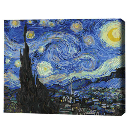 Pictură pe numere 40*50 сm (fără cutie) PREMIUM – Noaptea cu stele Setul include: 	pânză de bumbac cu o diagramă numerotată a imaginii, pe o ramă de lemn. Toate segmentele sunt pictate suplimentar pentru a se potrivi cu culorile care vor fi folosite pentru a picta pânza 	 3 perii de diferite grosimi 	 vopsele acrilice numerotate 	două sticluțe de lac acrilic, monturi pentru fixare pe perete și un nivel pentru instalarea corectă a picturii pe perete.