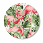 Pictură pe numere D 30 сm (fără cutie) – Flamingo în tropice Setul include: 	pânză de bumbac cu o diagramă numerotată a imaginii, pe o ramă de lemn 	 3 perii de diferite grosimi 	 vopsele acrilice numerotate 	 monturi pentru fixare pe perete