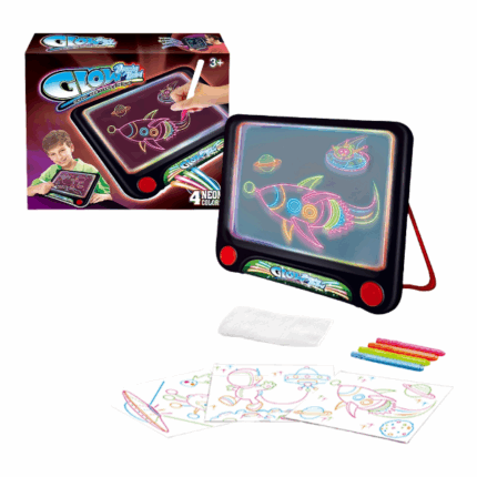Joc de masă „Tablă de desen care luminează” Descoperiți o lume a creativității cu tablă noastră de desen care luminează! Această tablă interactivă le permite copiilor să creeze imagini strălucitoare și luminoase, care pot fi șterse ușor pentru a desena din nou. Iluminarea specială adaugă magie fiecărei opere de artă, făcând desenul și mai captivant.Avantaje: 	Dezvoltă imaginația și abilitățile artistice. 	Sigură și ușor de utilizat, potrivită pentru copii de la 3 ani. 	Permite copiilor să experimenteze cu culori și forme.Oferă-i copilului tău ocazia de a crea opere de artă unice!