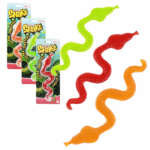 Cobra lipicioasă – Sticky Cobra Snake, 30 cm (as.) Această jucărie colorată în formă de cobră este atât de lipicioasă cât și super extensibilă! Apuc-o de coadă, rotește-o și privește cum capul ei se lipește de masă sau altă suprafață! Dacă jucăria devine murdară sau își pierde aderența, este suficient să o clătești sub apă și își recapătă proprietățile.Caracteristici: 	Lungime: 30 cm 	Disponibilă în 3 culori diferite 	Recomandat copiilor de la 3 ani