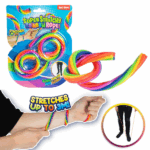 Set de corzi elastice «Curcubeu» Cu acest set de corzi elastice curcubeu, copii se pot distra toata ziua intinzandu-le, strangandu-le in mana, dar si efectuand noduri sau multe altele!Caracteristici:Setul contine 2 corzi super elastice si flexibile, formate din 6 fire rasucite, in culori curcubeu: rosu, portocaliu, galben, verde, albastru, violet.Fiecare coarda poate fi intinsa, pliata, stransa in mana sau inodata.Jucaria este extensibila pana la 3 metri, copiii avand posibilitatea efectuarii de diverse execitii fizice promovand dezvoltarea imaginatiei si a abilitatilor motorii si a coordonarii ochi-mana.Jocul promoveaza calmul, stimuleaza concentrarea, amelioreaza stresul si ofera o interactiune relaxanta.Coarda este realizata din cauciuc de calitate, non toxic.