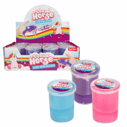 Slime cu figurină unicorn, în as. Acest slime colorat de la Toi - Toys, elastic și moale ascunde o surpriză fermecătoare — o figurină adorabilă de unicorn roz cu aripi. Perfect pentru copiii peste 6 ani, slime-ul stimulează imaginația, simțul tactil și are efect antistres.Disponibil în culori pastelate: roz, mov sau albastru. Textura sa gelatinoasă este ușor de modelat, întins și strâns, oferind o experiență plăcută și sigură.Ambalat într-un pahar transparent cu capac, ușor de transportat și depozitat. După utilizare, păstrează slime-ul în recipient pentru a-i menține proprietățile.