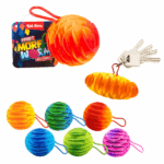 Breloc — antistres «Viermișorul flexibil», 15 cm Breloc - antistres "Viermișorul flexibil" este o jucarie flexibila si distractiva, ideala pentru a reduce stresul si a elibera tensiunea. Aceasta poate fi transformata in diverse forme si este perfecta pentru a va ajuta sa va relaxati si sa va destindeti, fiind oricand la indemana datorita inelului de agatare, ce-o transforma intr-un breloc jucaus.Caracteristici:- Jucaria prevazuta cu inel de agatare, are forma de fagure si se intinde precum un viermisor, flexibil, distractiv, transformabil, relaxabil. Structura sa adaptabila ofera o gama larga de miscari, de la intindere / restrangere la salturi, facand-o o jucarie senzoriala ideala. Pur si simplu transformati jucaria in diverse forme si experimentati senzatia placuta de relaxare si calmare a stresului.- Fiind fabricat sub forma de breloc usor detasabil, produsul se poate agata la diverse obiecte, precum genti, rucsacuri, penare, etc, decorandu-le, dar si fiind la indemana pentru momente de relaxare.- Produsul este realizat din plastic in urmatoarele combinatii de culori: bleu cu albastru, albastru cu verde, portocaliu cu rosu, galben cu verde sau roz cu mov.- Dimensiunea compacta o face perfecta pentru jocul cu o singura mana, iar daca vor cei mici pot manipula cu ambele maini, doua sau chiar mai multe jucarii, avand posibilitati diverse de joc. Puteti folosi brelocul in orice moment al zilei, acasa sau la birou, pentru a va ajuta sa va concentrati sau sa va destindeti. Forma robusta de joc a jucariei inovatoare garanteaza ore intregi de divertisment antrenant, favorizand interactiunea sociala.- Jucaria senzoriala, pentru ameliorarea stresului, poate fi utilizata pentru relaxare, dar este potrivita si pentru pentru terapia mainilor, precum si pentru joc. In plus, este o jucarie perfecta pentru a distra si a elibera stresul intr-o calatorie lunga.