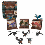 Mini-figurine «Cum să îți dresezi dragonul» (as.) Înalță-te spre noi aventuri alături de dragonii tăi preferați din universul „Cum să îți dresezi dragonul”!World of Berk: Cartea Dragonilor este un set magic ce conține o figurină detaliată de dragon (5 cm), o carte de colecție și o bază de prezentare în formă de carte.Descoperă dragoni legendari precum Știrbul, Gronckle sau Deadly Nadder – fiecare având trăsături unice și un design autentic inspirat din film. În prima serie sunt disponibile 10 figurine diferite, perfecte pentru fanii și colecționarii universului dragonilor. Ideal pentru copiii cu vârsta de peste 5 ani.Setul conține: 	1 figurină dragon (5 cm) 	1 suport în formă de carte 	1 carte de colecție cu informații despre dragonAdună-le pe toate și pornește într-o aventură fantastică cu dragonii tăi favoriți!