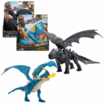 Set figurine «Cum să îți dresezi dragonul» — Dragon cu efecte sonore (as.) Plonjează în lumea aventurilor captivante alături de dragonii interactivi din universul DreamWorks „Cum să-ți dresezi dragonul”!Figurina lui Toothless este recreată cu un nivel incredibil de detaliu și este echipată cu efecte sonore ale focului cu plasmă. Apasă butonul pentru a activa sunetele de atac și pregătește-l pe Toothless pentru zbor sau luptă!Deadly Nadder este un alt personaj spectaculos. Aripile și picioarele sale mobile oferă o experiență de joc realistă, iar proiectilul de foc poate fi lansat direct din gură!Perfecte pentru jocuri de rol, colecționare sau pentru a fi oferite cadou micilor fani ai lumii dragonilor.Cu o lungime de până la 25 cm, figurinele sunt ideale pentru a crea povești originale cu dragoni și vikingi.Funcționează cu 3 baterii de tip LR44.