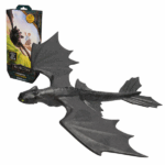 Planor — dragon Toothless «Cum să îți dresezi dragonul» Lansează‑te în aventuri fantastice alături de eroul preferat! Planorul Toothless are o anvergură a aripilor de 38 cm și este ideal pentru zboruri spectaculoase, în interior sau afară. Fabricat din spumă ușoară și rezistentă, dragonul poate plana până la 7 metri, oferind ore întregi de distracție activă. 	Planează până la 7 m — aripile mari permit zboruri ample, inspirate din film 	Perfect pentru interior și exterior — materialul moale și durabil este sigur pentru orice spațiu de joacă 	Joacă creativă — copiii pot recrea scene din film sau inventa noi povești fantastice 	Colecționează-le pe toate — completează universul dragonilor cu mai multe personaje din serie