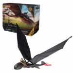Dragonul zburător Toothless cu telecomandă «Cum să îți dresezi dragonul» Transformă joaca într-o aventură magică cu Toothless – dragonul zburător inspirat din celebrul film „Cum să îți dresezi dragonul”! Această jucărie inovatoare zboară cu adevărat, având aripi care bat natural și o coadă reglabilă pentru un control mai bun în aer.Cu ajutorul telecomenzii ușor de folosit, Toothless poate fi lansat rapid și navighează cu ușurință prin cameră sau în aer liber. Copiii vor adora să-l vadă planând și dând din aripi ca un dragon adevărat!Caracteristici: 	Jucărie zburătoare cu telecomandă 	Aripi care se mișcă și coadă ajustabilă pentru stabilitate 	Design autentic, fidel personajului Toothless 	Ușor de controlat – perfect pentru copii de la 4 ani 	Se încarcă prin cablu USB (inclus)Ideal pentru micii aventurieri și fanii dragonilor, acest Toothless îi va încânta prin zborurile spectaculoase și orele de distracție activă!