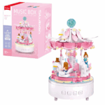Set de construcție ”Carusel muzical”, 566 elem. SLUBAN „Carusel muzical” este o jucărie minunată care combină magia construcției cu bucuria muzicii. Cu 566 de piese din plastic de înaltă calitate, copilul poate asambla un carusel colorat și atrăgător, care se rotește și redă o melodie de leagăn liniștitoare, creând o atmosferă de basm.Funcționează cu 3 baterii AAA sau prin cablu USB (în funcție de model).Instrucțiunile detaliate din pachet fac procesul de asamblare ușor și plăcut. Este o alegere excelentă pentru copiii care adoră să creeze, dezvoltându-și în același timp imaginația și îndemânarea.Caracteristici: 	Număr de piese: 566 	Dimensiuni model asamblat: 24.5×15.1 cm 	Funcții: muzică, lumină, rotație 	Vârsta recomandată: 8+ 	Alimentare: 3× baterii AAA sau USB 	Dezvoltă motricitatea fină, logica și creativitatea